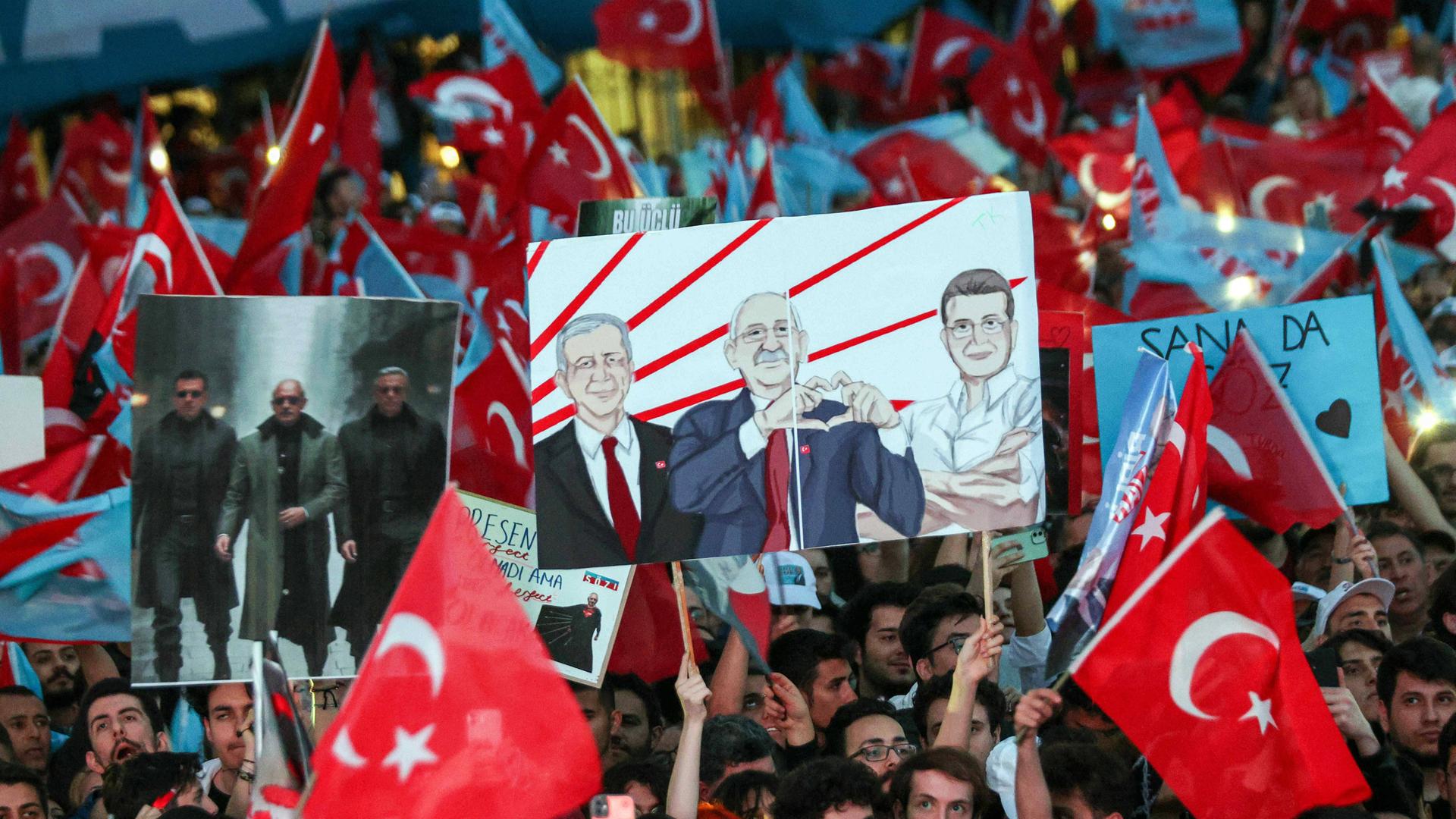 Anhänger des Präsidentschaftskandidaten Kemal Kilicdaroglu bei einer Wahlkampfveranstaltung in der Türkei.
