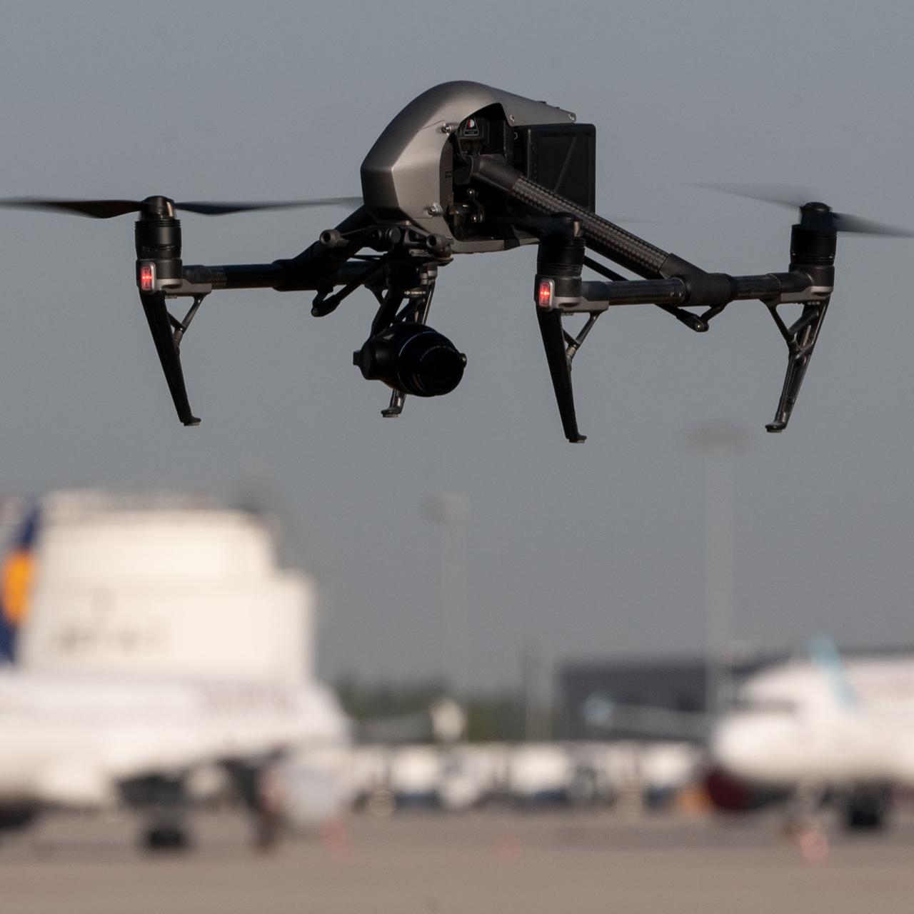 Straßburg - EU-Kommission will Flughäfen mit 5G gegen Drohnen schützen