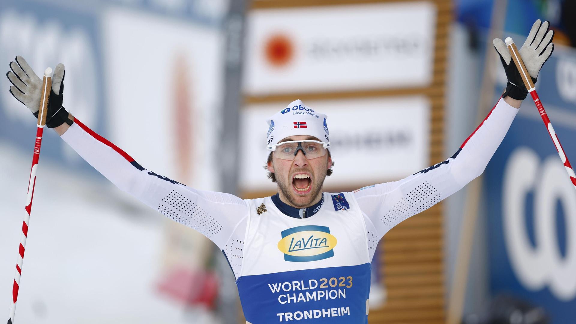 Der norwegische Kombinierer-Weltmeister Jarl Magnus Riiber jubelt. Der norwegische Kombinierer-Weltmeister Jarl Magnus Riiber jubelt.