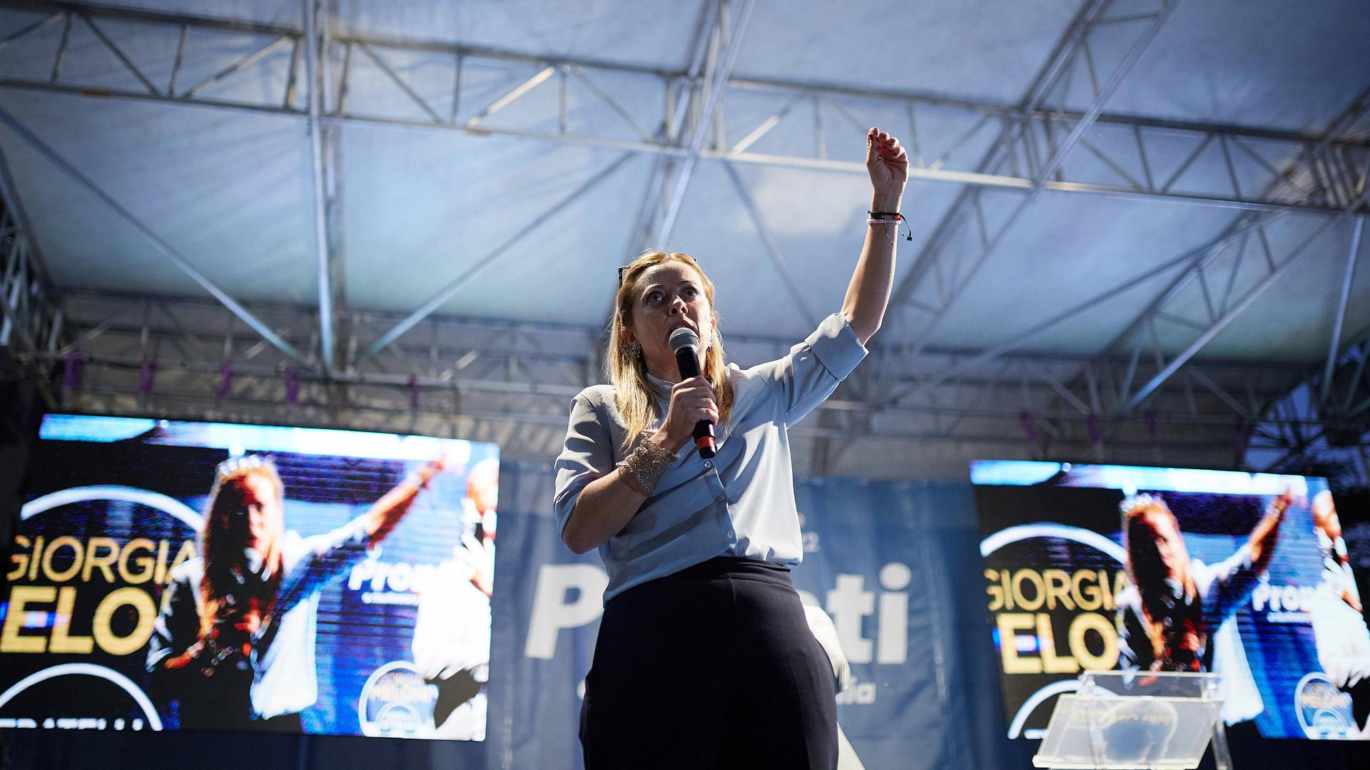 Giorgia Meloni, Führerin der Partei Fratelli d'Italia, bei einem Wahlkampfauftritt in Palermo 