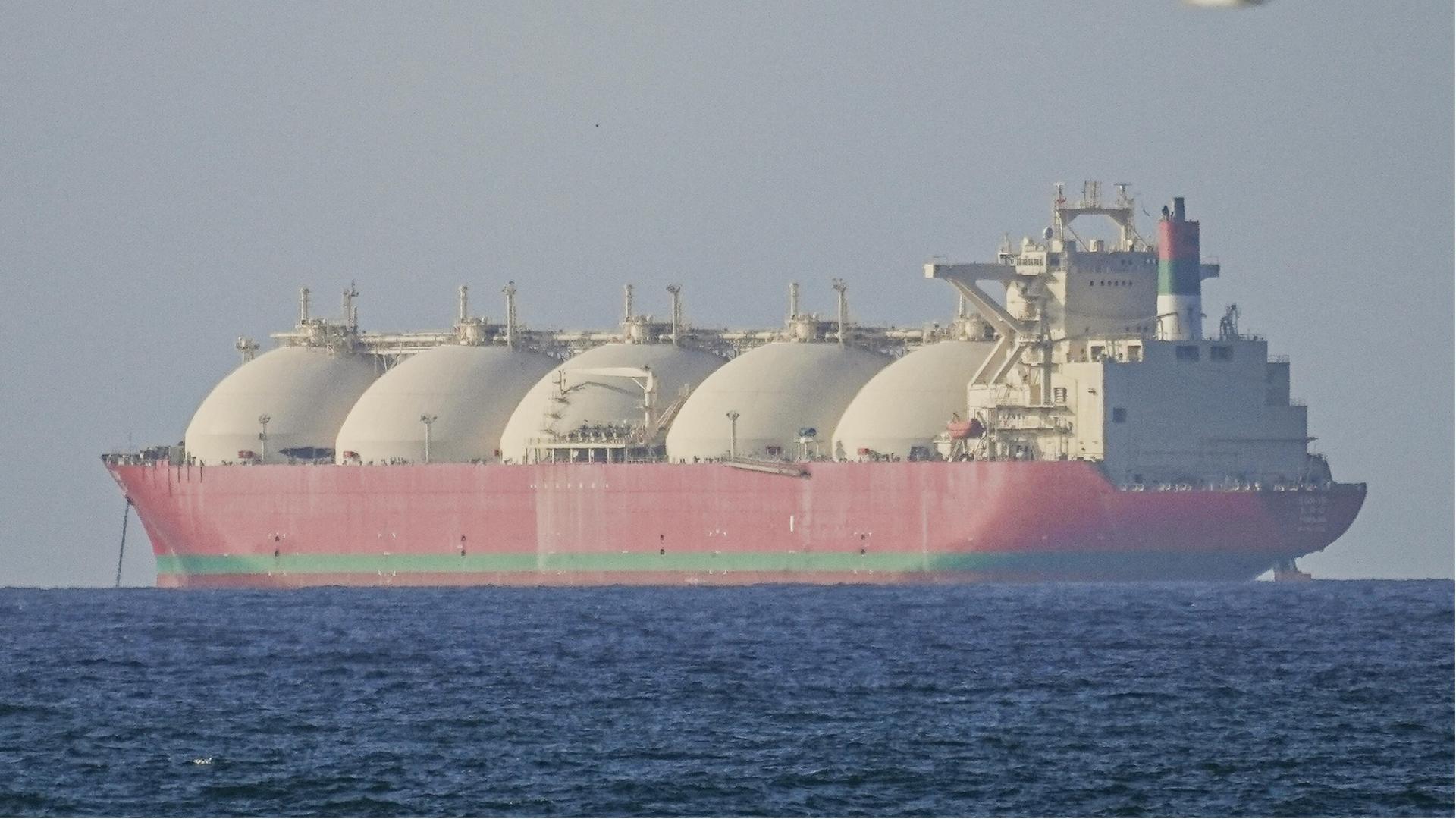 Ein Tanker auf dem Meer