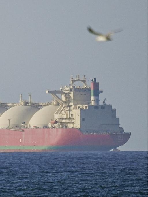 Ein Tanker auf dem Meer