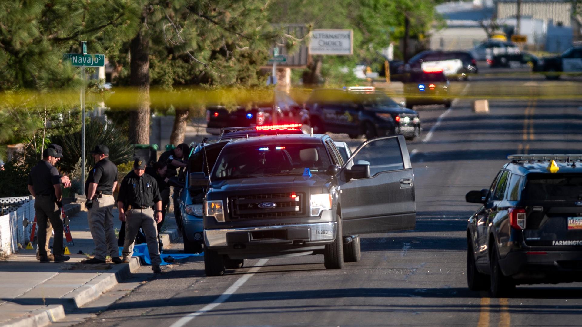 Die Polizei sperrt eine Straße in Farmington im US-Bundesstaat New Mexico.