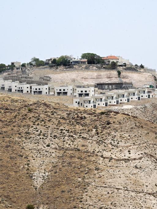 Auf einem Berg in der judäischen Wüste sind neue Häuser von israelischen Siedlern zu sehen
Auf einem Berg in der judäischen Wüste sind neue Häuser von israelischen Siedlern zu sehen