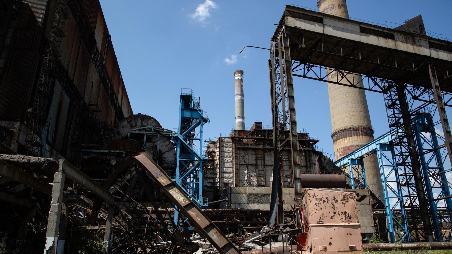 Das Bild zeigt beschädigte Gebäudeteile des ukrainischen Kraftwerks Vuhlehirska. Das Bild zeigt beschädigte Gebäudeteile des ukrainischen Kraftwerks Vuhlehirska.