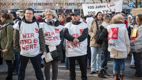 Teilnehmer bei einem von ver.di organisierten Warnstreik der Arbeiterwohlfahrt.