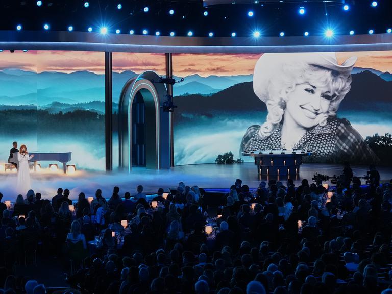 Reba McEntire performs "Appalachian Memories" in tribute to Dolly Parton during the 78th Emmy Awards on Monday, Sept. 14, 2026, at the Peacock Theater in Los Angeles. (AP Photo/Chris Pizzello) Reba McEntire performs "Appalachian Memories" in tribute to Dolly Parton during the 78th Emmy Awards on Monday, Sept. 14, 2026, at the Peacock Theater in Los Angeles. (AP Photo/Chris Pizzello)
