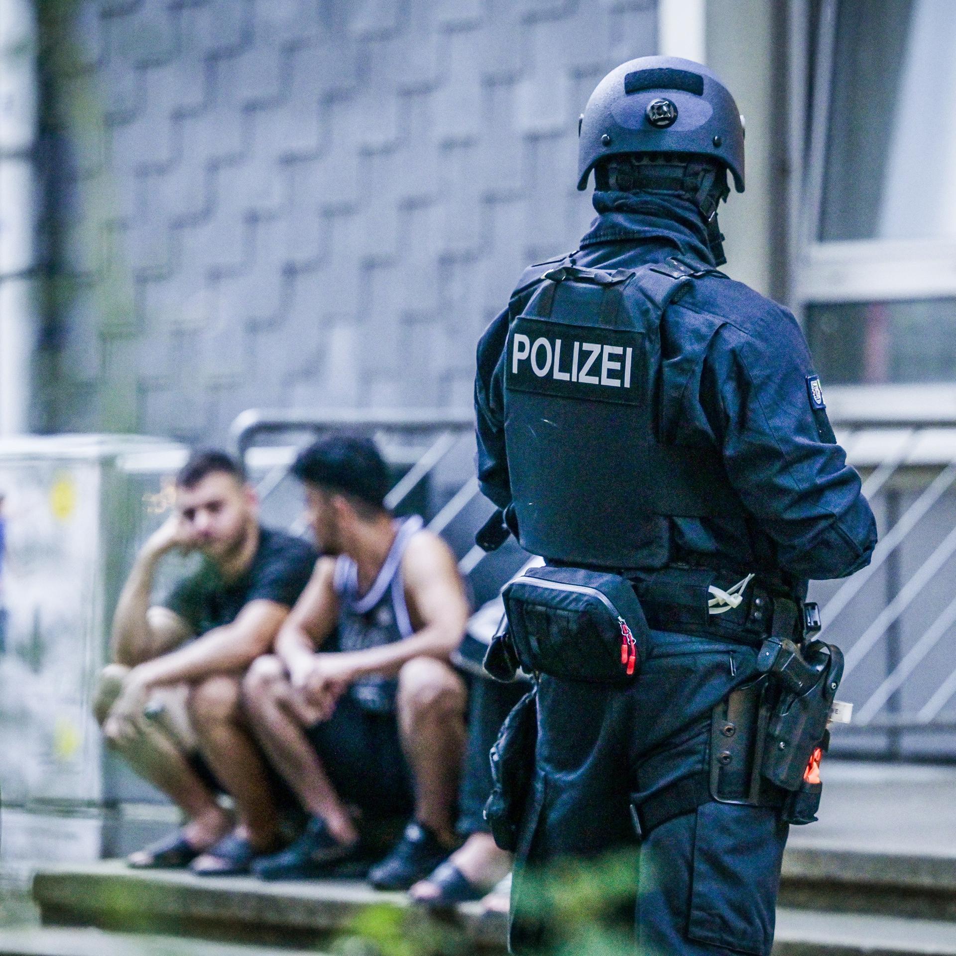 Abschieben unter Druck - Nordrhein-Westfalen verschärft seine Asylpolitik