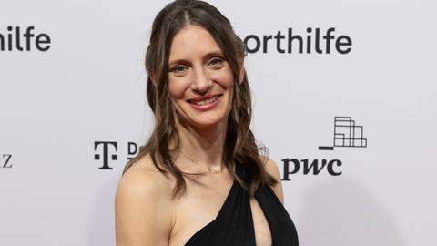 Die Sportlerin Miriam Welte lächelt freundlich in die Kamera. 