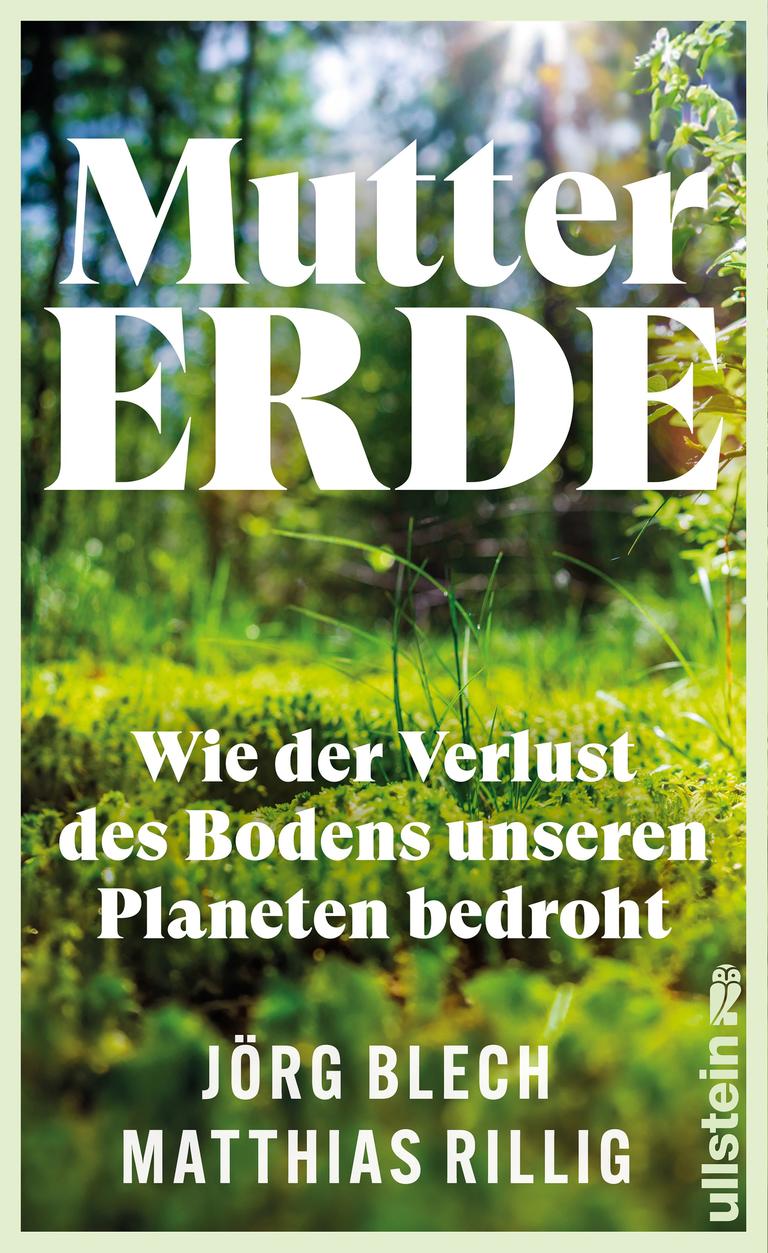 Das Foto zeigt ein Buchcover, darauf steht in weißer Schrift der Titel „Mutter ERDE – Wie der Verlust des Bodens unseren Planeten bedroht“. Das Titelfoto zeigt grünen, mosigen Boden, fotografiert aus der Froschperspektive.
