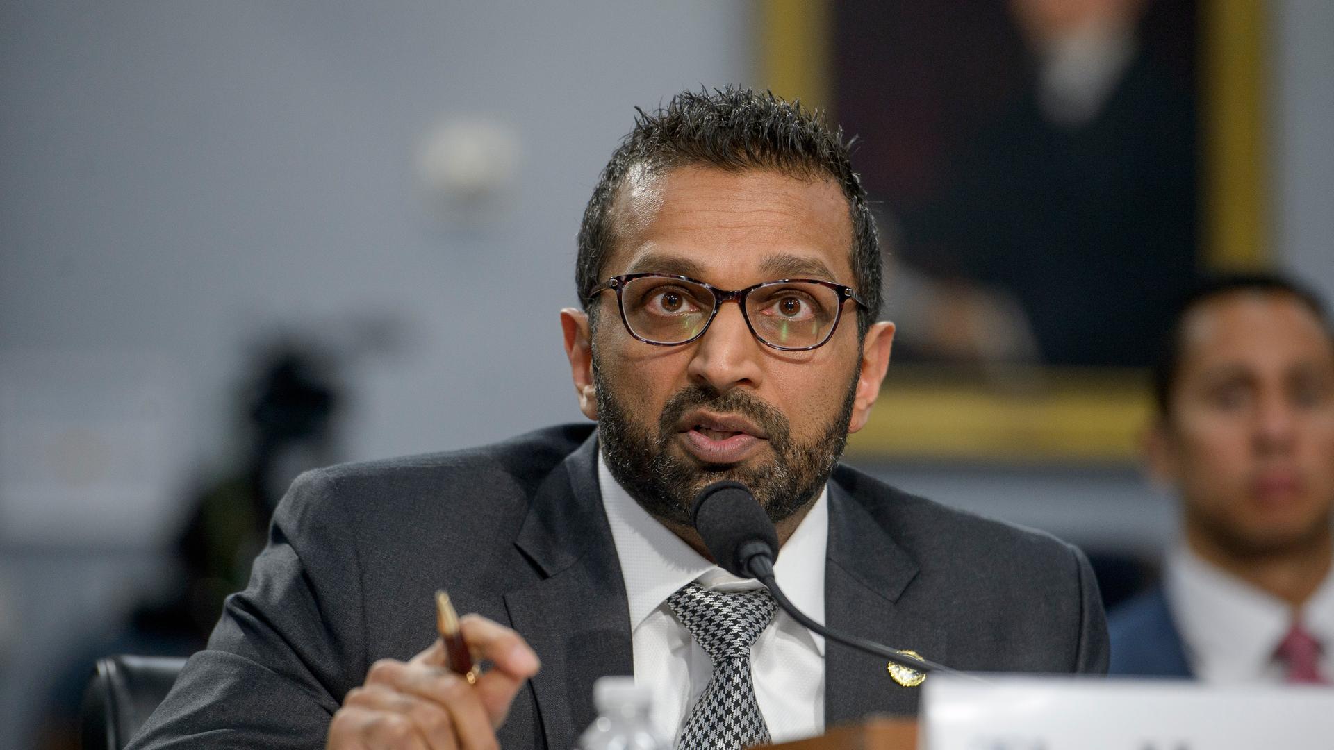 Der Chef der US-Bundespolizei FBI, Kash Patel, spricht in ein Mikrofon. Der Chef der US-Bundespolizei FBI, Kash Patel, spricht in ein Mikrofon.