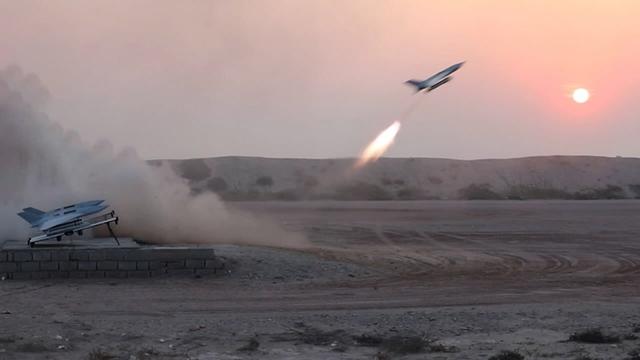 Start von Raketen- und Drohneneinheiten während einer militärischen Übung der Islamischen Revolutionsgarden im Persischen Golf und in der Straße von Hormus.