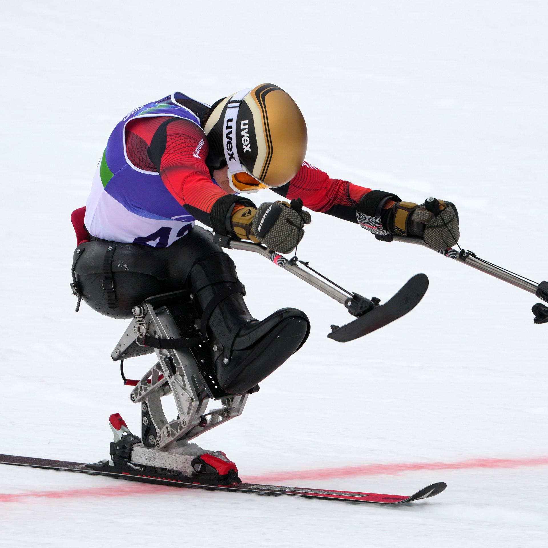 Anna-Lena Forster jubelt über ihre Medaille.
