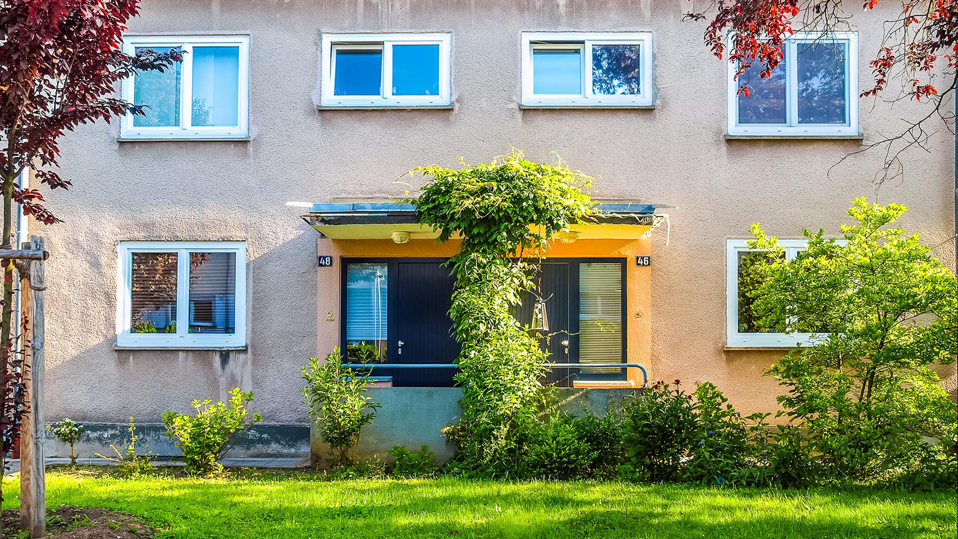 Blick auf die Rückseite eines Hauses in der Siedlung Römerstadt Blick auf die Rückseite eines Hauses in der Siedlung Römerstadt