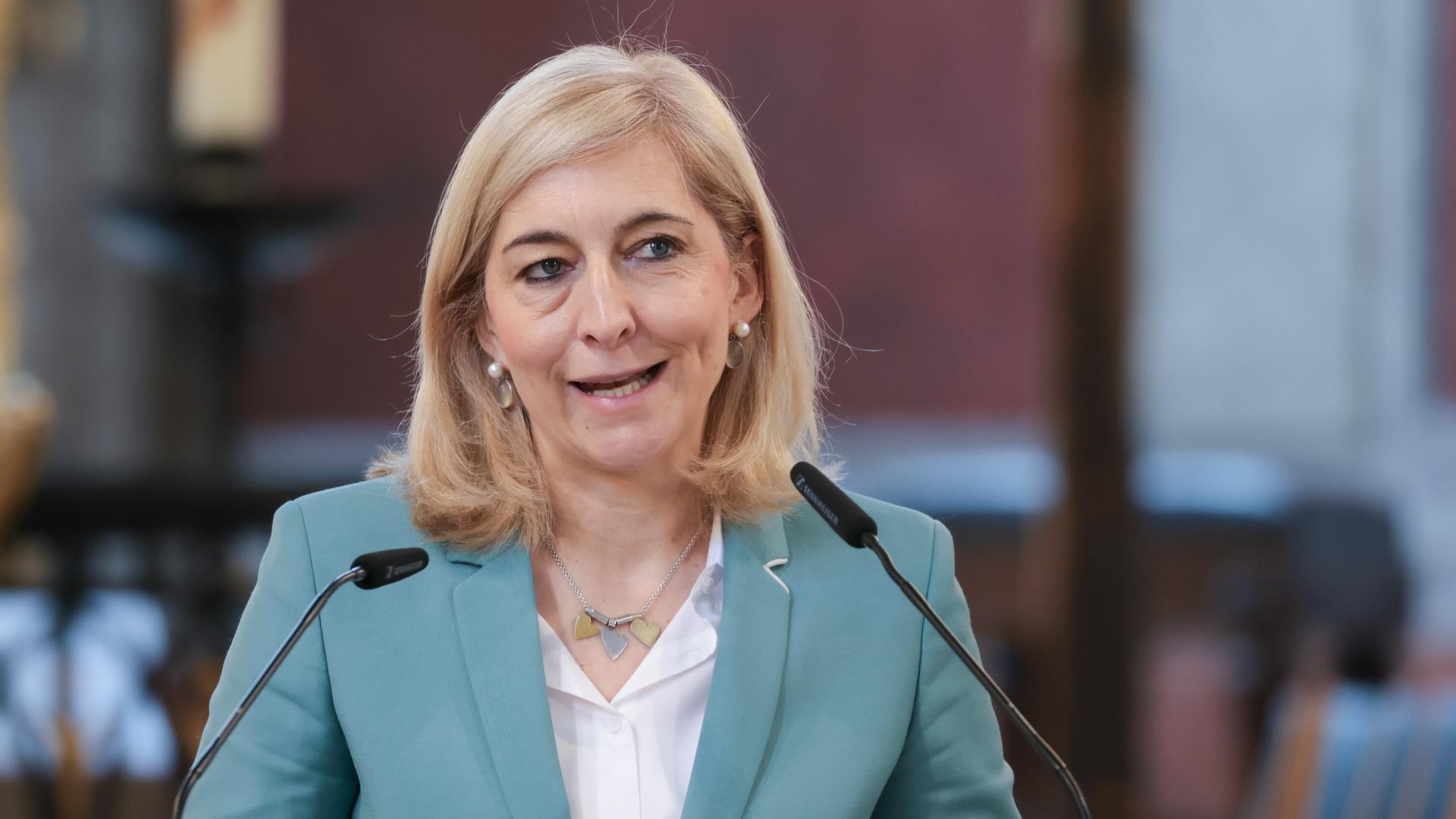Nina Warken (CDU), Bundesministerin für Gesundheit, spricht zur Eröffnung des 129. Deutschen Ärztetages in der Nikolairche. Zur jährlichen Hauptversammlung entsenden die 17 deutschen Ärztekammern 250 Abgeordnete. Nina Warken (CDU), Bundesministerin für Gesundheit, spricht zur Eröffnung des 129. Deutschen Ärztetages in der Nikolairche. Zur jährlichen Hauptversammlung entsenden die 17 deutschen Ärztekammern 250 Abgeordnete.