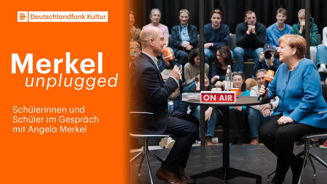 Die frühere Bundeskanzlerin Angela Merkel ist zu Gast in der Live-Radioshow "Studio 9" des Deutschlandfunks im Humboldt Forum. 