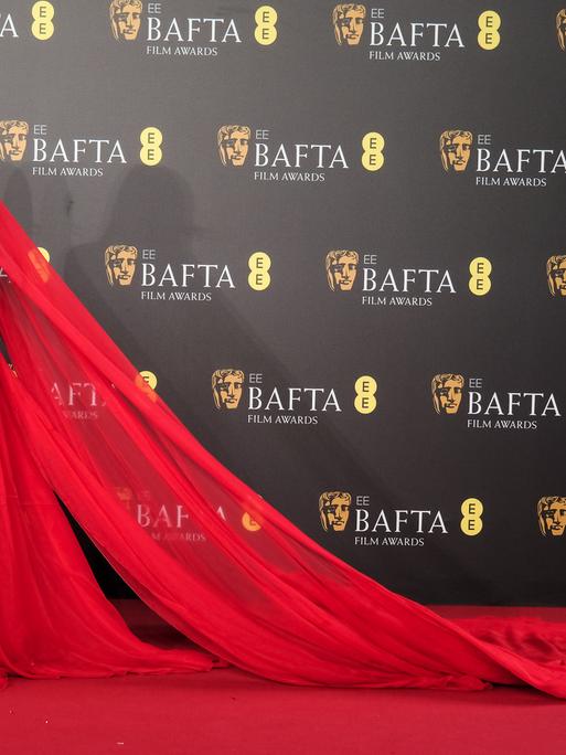 Dua Lipa arriving at the 2024 EE BAFTA Film Awards on Sunday 18 February 2024 at Royal Festival Hall, London. ., Credit:Julie Edwards / Avalon