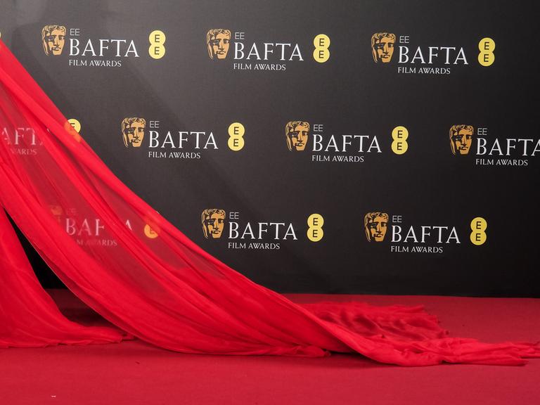 Dua Lipa arriving at the 2024 EE BAFTA Film Awards on Sunday 18 February 2024 at Royal Festival Hall, London. ., Credit:Julie Edwards / Avalon