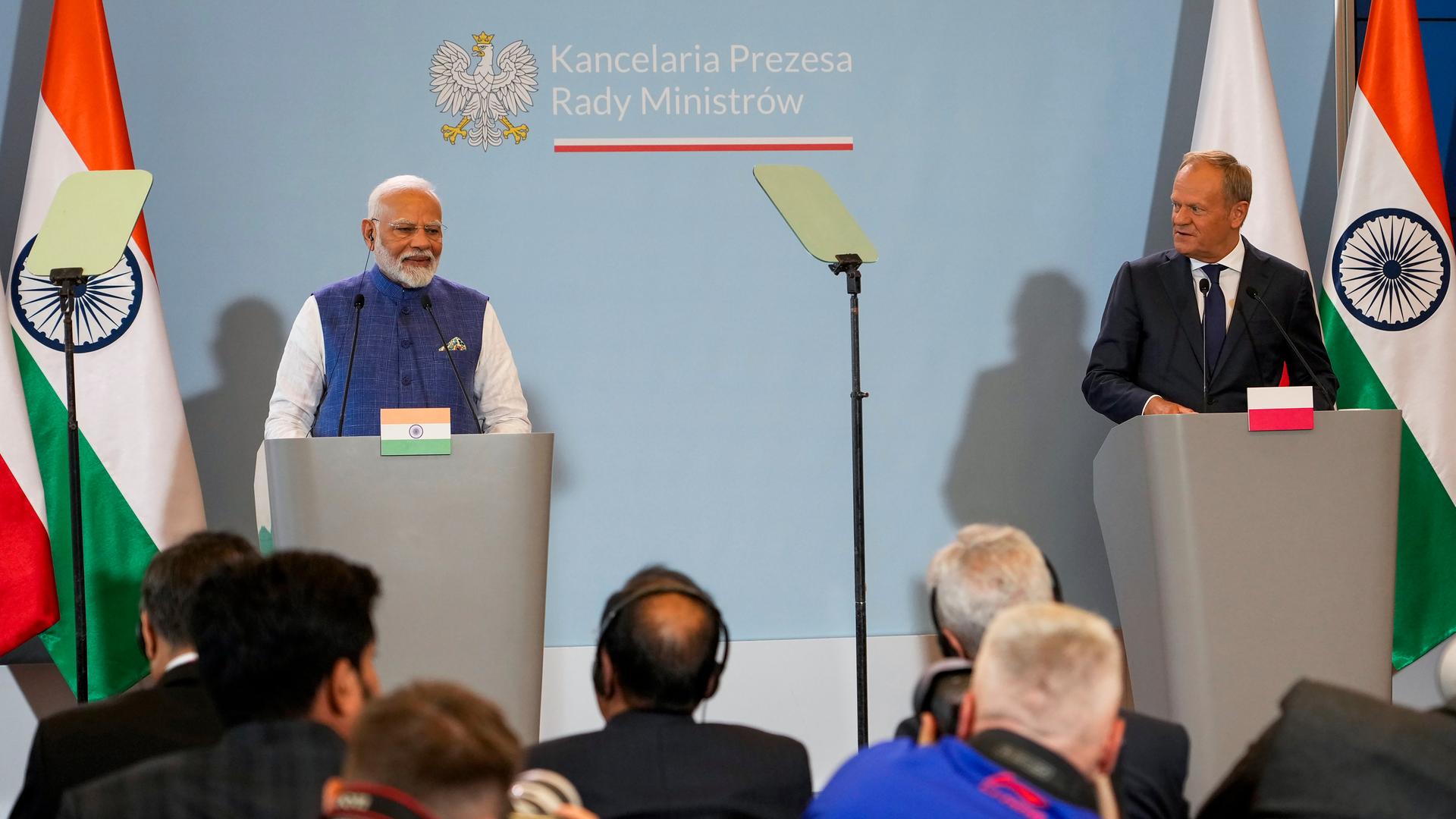 Der indische Premierminister Modi in Warschau bei einer Pressekonferenz mit seinem Amtskollegen Tusk. 