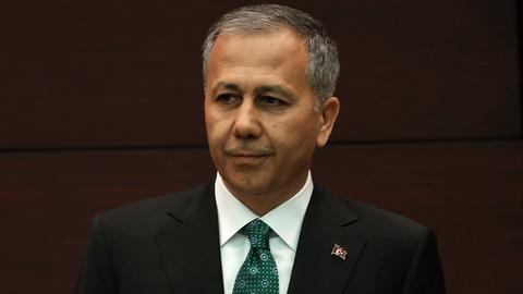 Eine Nahaufnahme des türkischen Innenministers Yerlikaya