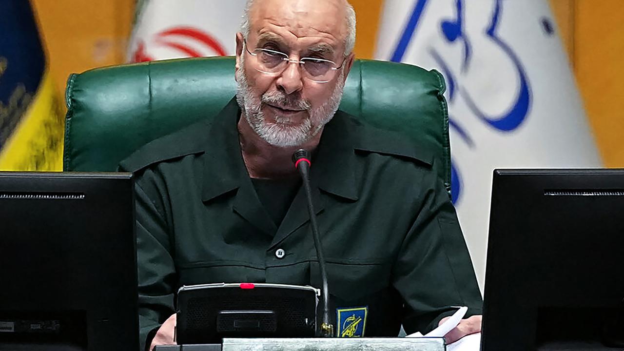 Das Foto zeigt den iranischen Parlamentspräsidenten Ghalibaf in einer Uniform der Revolutionsgarde.