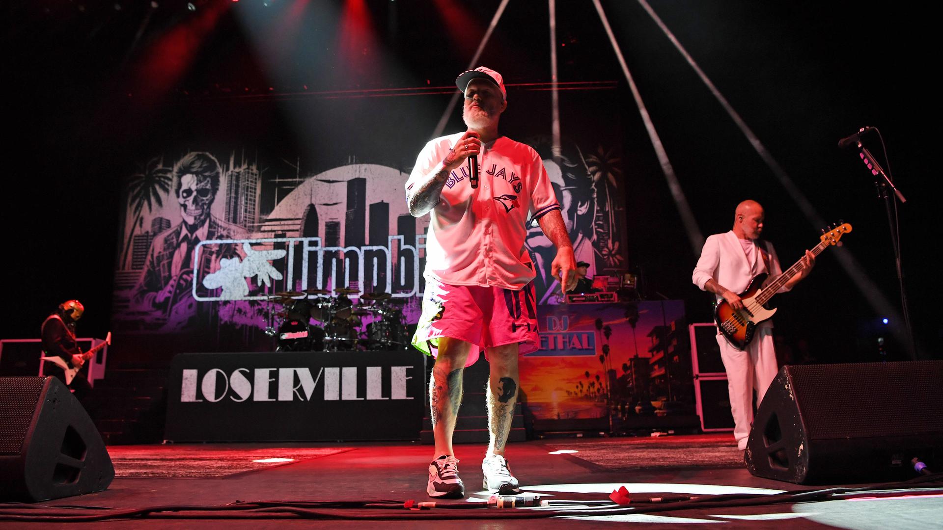 Die Nu-Metal-Band Limp Bizkit mit ihrem Frontmann Fred Durst bei einem Konzert im US-Bundesstaat Florida