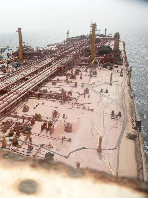 Der Öltanker FSO Safer liegt vor der jemenitischen Küste.
