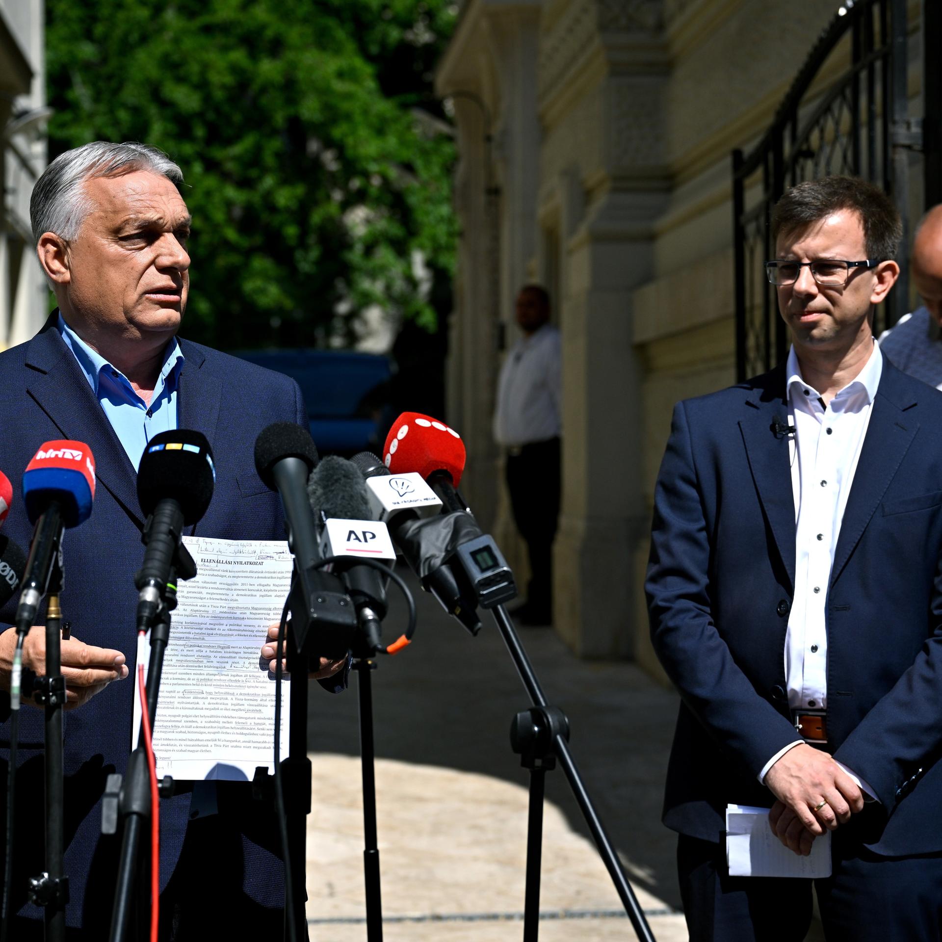 Viktor Orban gibt eine Pressekonferenz.