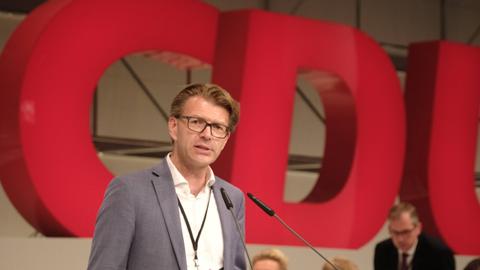 Der EU-Parlamentarier Daniel Caspary spricht auf dem Parteitag der CDU