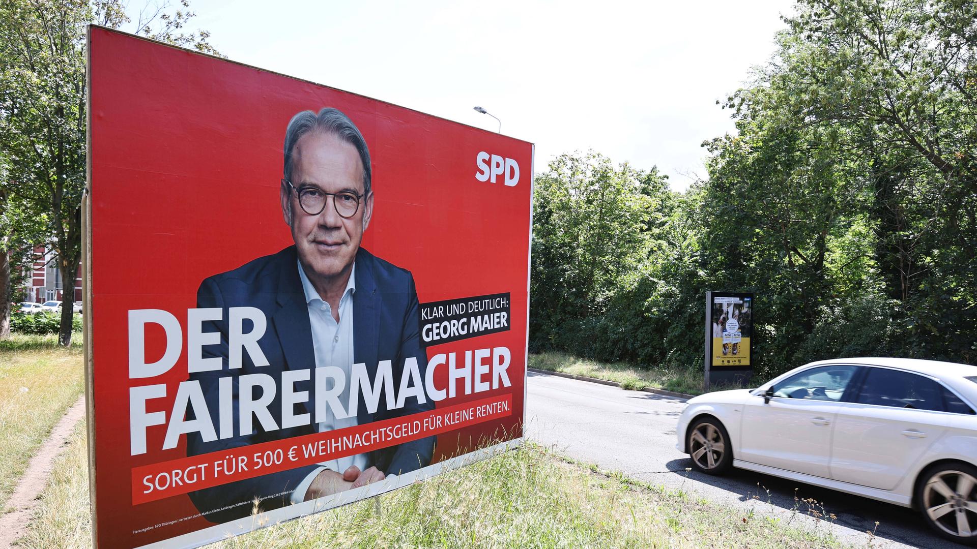 SPD-Wahlplakat mit Georg Maier und der Aufschrift: Der Fairermacher sorgt fuer 500 € Weihnachtsgeld für kleine Renten