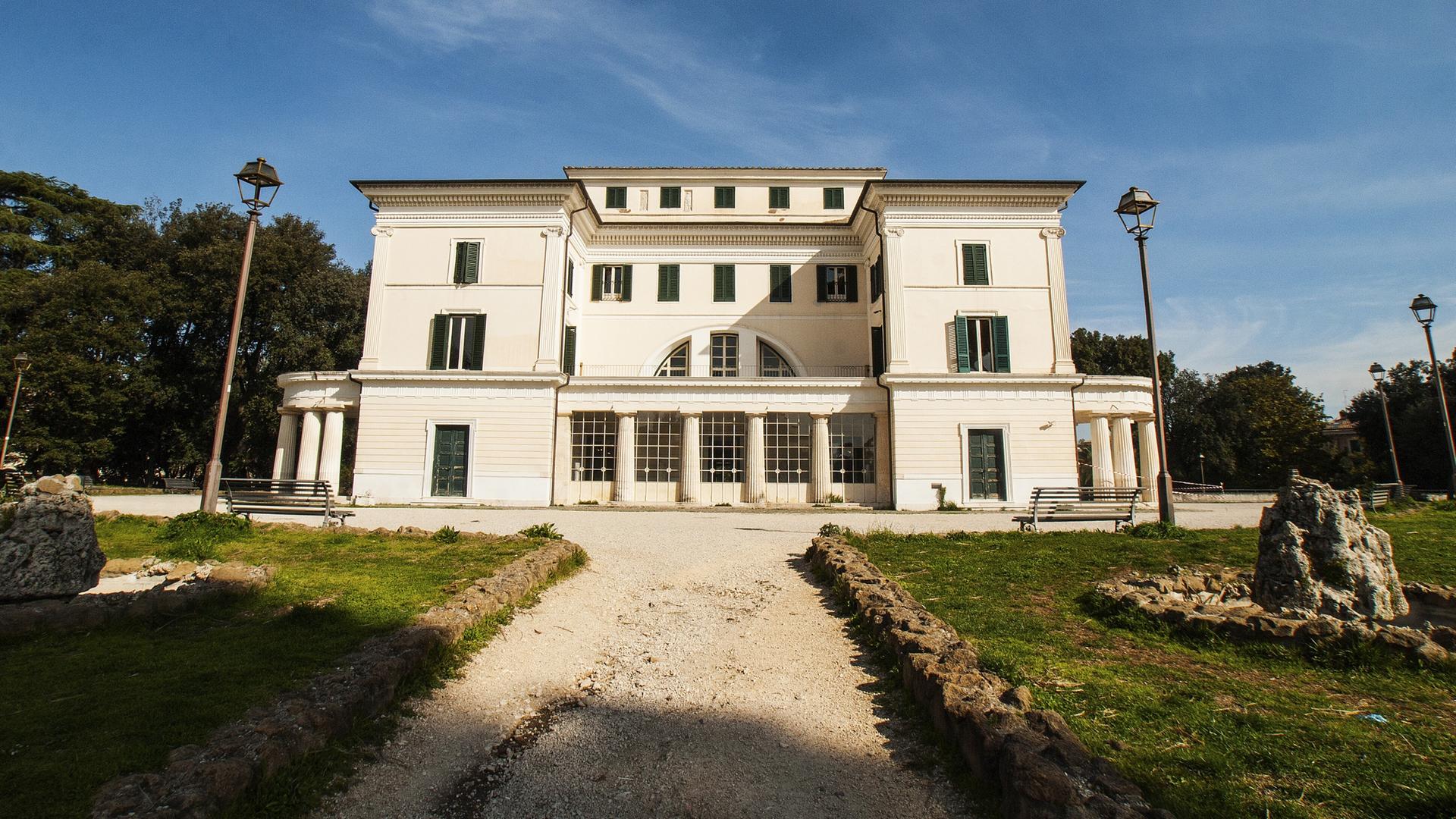 Das Theater im Park Villa Torlonia in Rom war früher die Sommerresdenz des Diktators Mussolini. Das Theater im Park Villa Torlonia in Rom war früher die Sommerresdenz des Diktators Mussolini.
