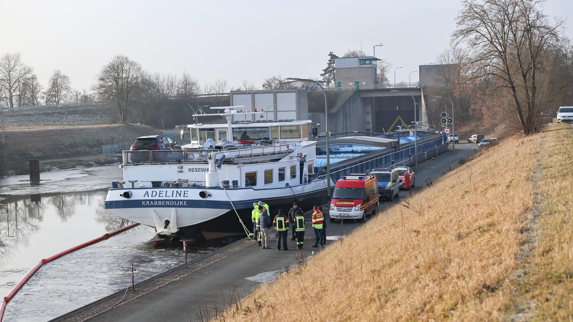 Havarie bei Forchheim - Main-Donau-Kanal nach Schiffsunfall gesperrt