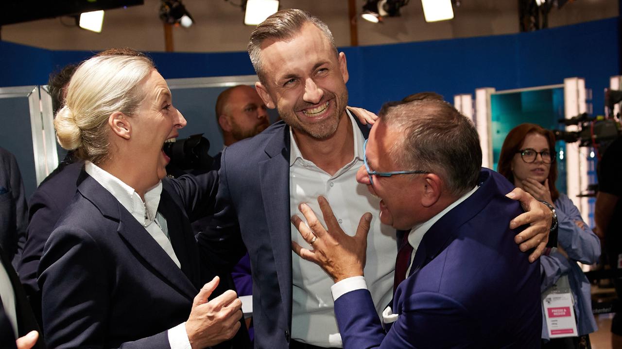 Die AfD-Politiker Alice Weidel, Ulrich Siegmund und Tino Chrupalla feiern Wahlsieg