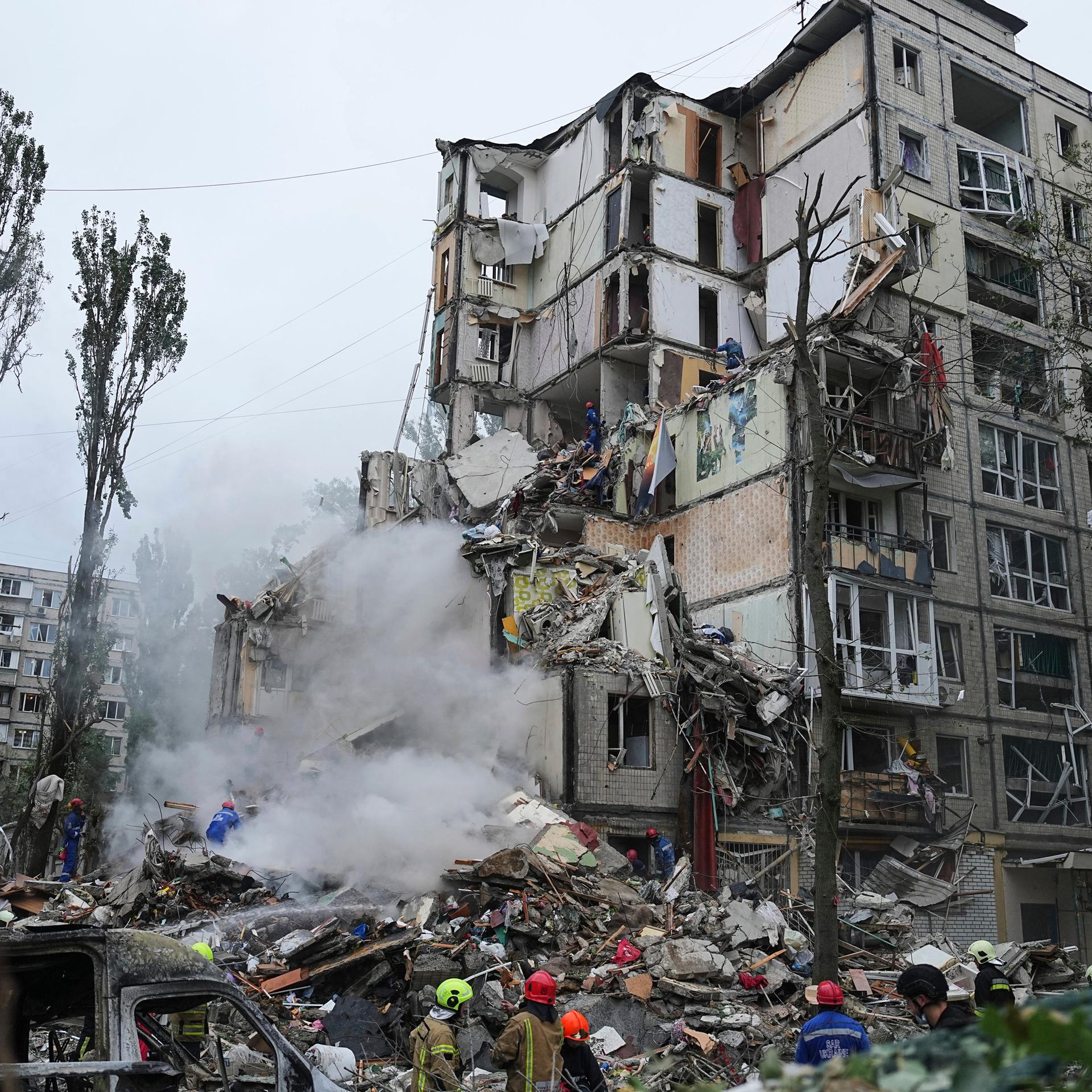 Ukraine-Krieg - Mindestens 16 Tote und viele Verletzte bei russischen Luftangriffen auf Kiew