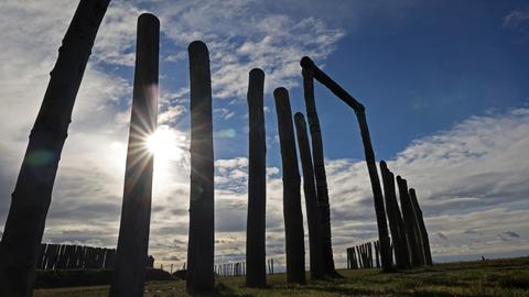 Das Ringheiligtum Pömmelte. Fremdenführer erklären während einer Sonderführung den Zusammenhang zwischen der Lichtmess und dem heidnischen Imbolgfest der Kelten.