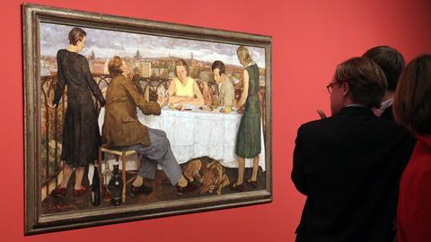Lotte Lasersteins Gemälde „Abend über Potsdam“ aus dem Jahr 1930 hängt in einer Ausstellung in Berlin. 