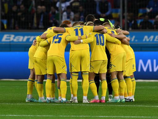 Spielerkreis der Ukrainer vor dem EM-Qualifikationsspiel gegen Italien.