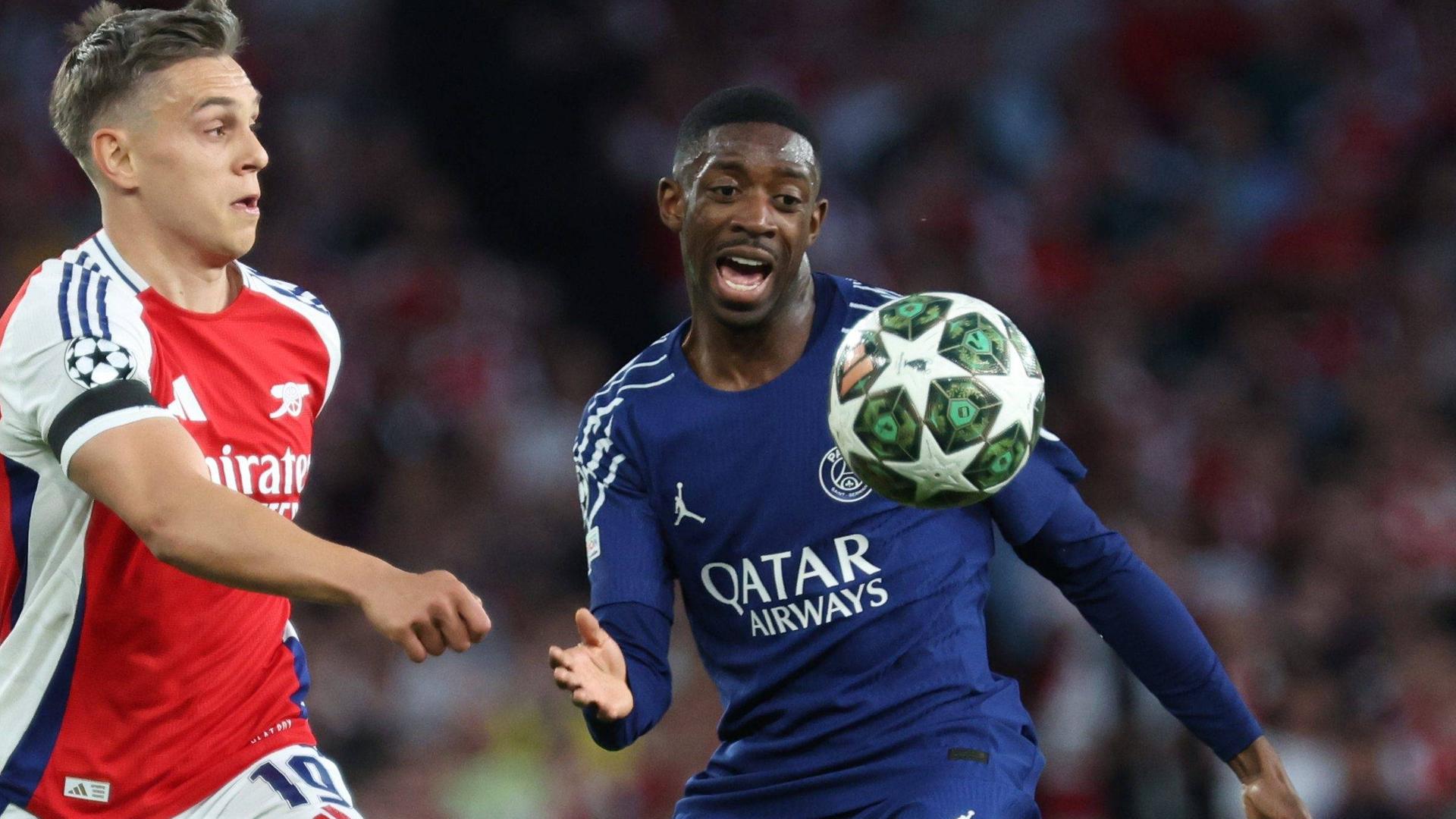 Arsenals Leandro Trossard (l.) gegen Ousmane Dembélé von Paris Saint-Germain Arsenals Leandro Trossard (l.) gegen Ousmane Dembélé von Paris Saint-Germain
