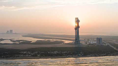 Die Raumfahrt am Beginn einer neuen Rakete: Eine Starship-Rakete am SpaceX-Startplatz Boca Chica in Texas.