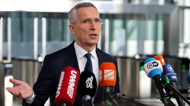 NATO-Generalsekretär General Jens Stoltenberg spricht auf dem NATO-Außenministertreffen mit Journalisten. Hier am 4. April 2023 in Brüssel.