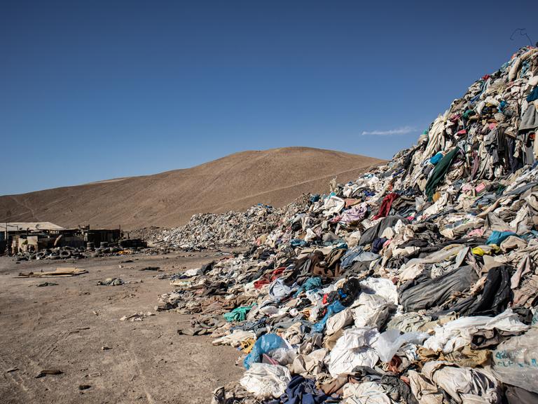 Friedhof für gebrauchte Kleidung in der Atacama-Wüste