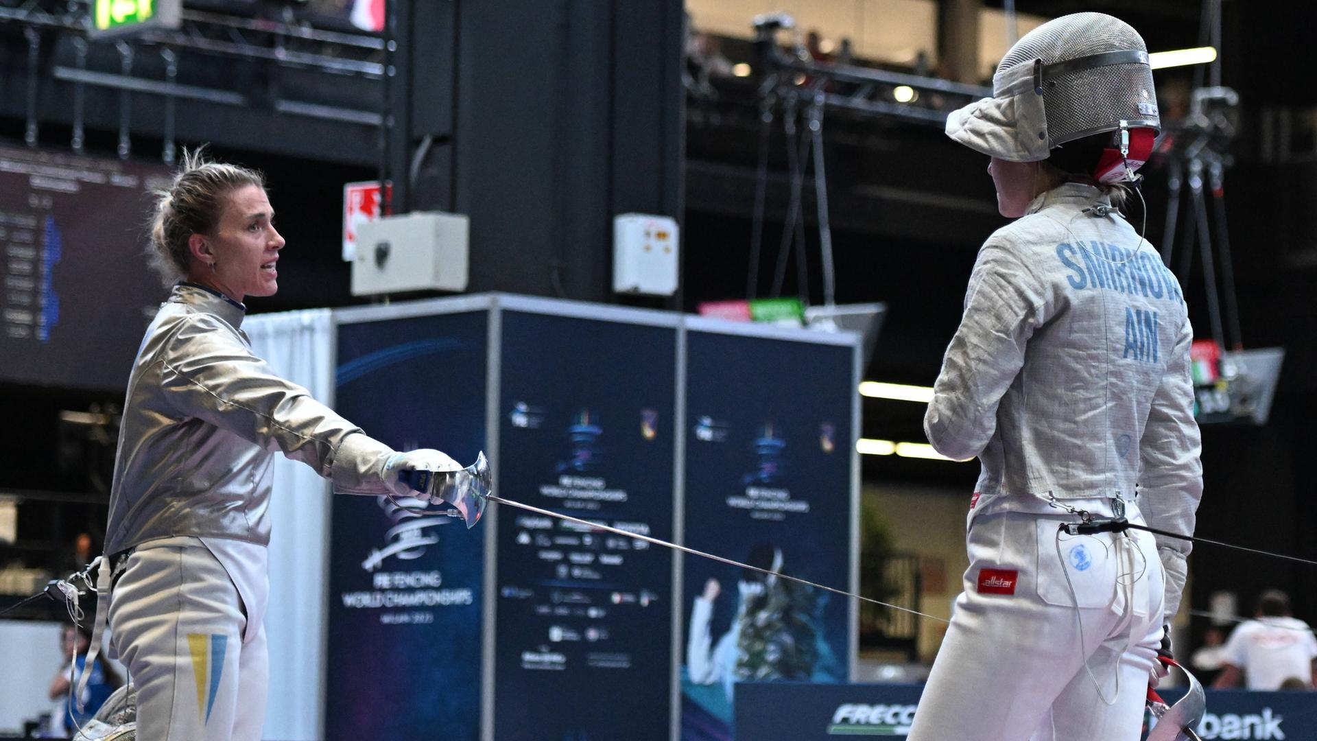 Olga Kharlan of Ukraine L refuses to greet with Anna Smirnova of Russia, registered as an Individual Neutral Athlete AIN, during the 2023 FIE Fencing World Championship, WM, Weltmeisterschaft Women s Sabre 1st round match in Milano, Italy on July 27, 2023. Noxthirdxpartyxsales PUBLICATIONxNOTxINxJPN 225072124