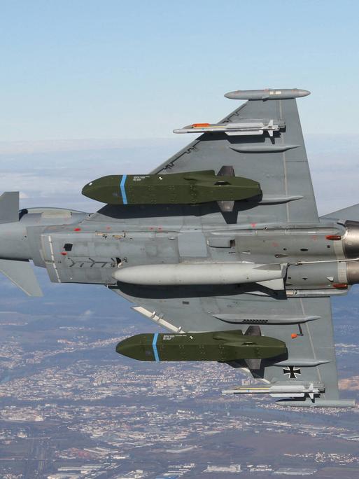 Ein Taurus KEPD 350 fliegt durch die Luft