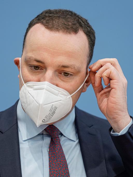 Der damalige Bundesgesundheitsminister Jens Spahn mit Maske bei der Bundespressekonferenz im November 2021. 