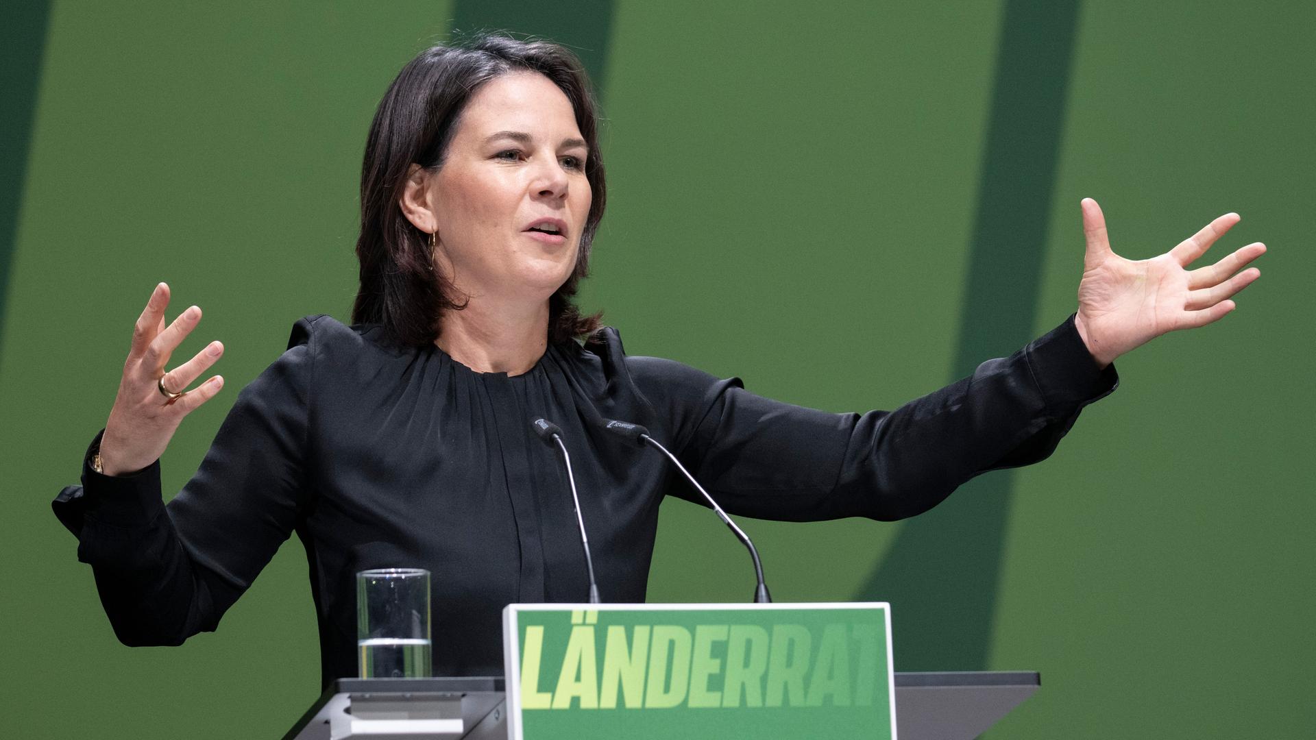 Bundesaußenministerin Annalena Baerbock spricht auf dem Länderrat der Grünen. Bundesaußenministerin Annalena Baerbock spricht auf dem Länderrat der Grünen.