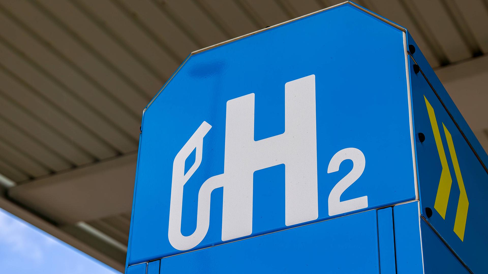 Die Erlanger Wasserstoffstation ist Teil des Pilotprojekts H2Sektor von Hydrogenious, das gefördert wird vom Nationalen Innovationsprogramm Wasserstoff- und Brennstoffzellentechnologie durch das Bundesministerium für Verkehr und digitale Infrastruktur.