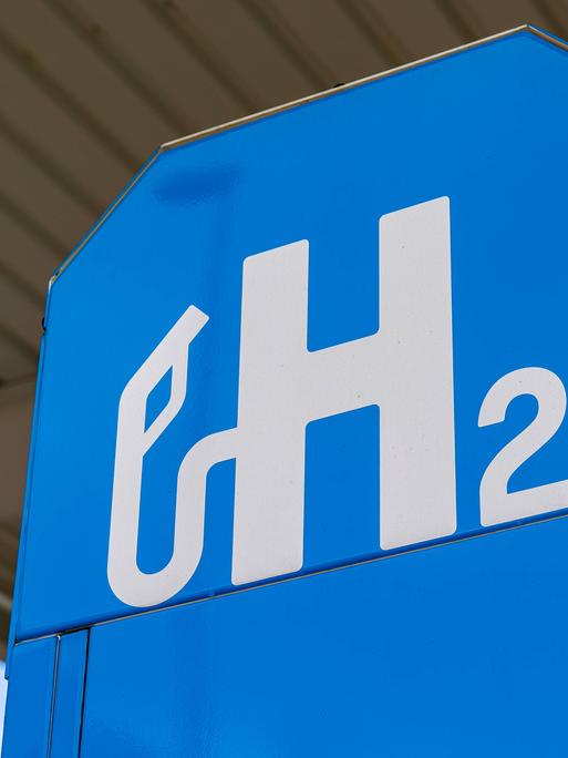 Die Erlanger Wasserstoffstation ist Teil des Pilotprojekts H2Sektor von Hydrogenious, das gefördert wird vom Nationalen Innovationsprogramm Wasserstoff- und Brennstoffzellentechnologie durch das Bundesministerium für Verkehr und digitale Infrastruktur.