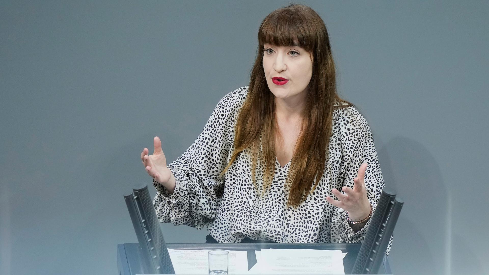 Die Fraktionsvorsitzende Die Linke, Reichinnek, spricht in der Generaldebatte im Bundestag. Die Fraktionsvorsitzende Die Linke, Reichinnek, spricht in der Generaldebatte im Bundestag.