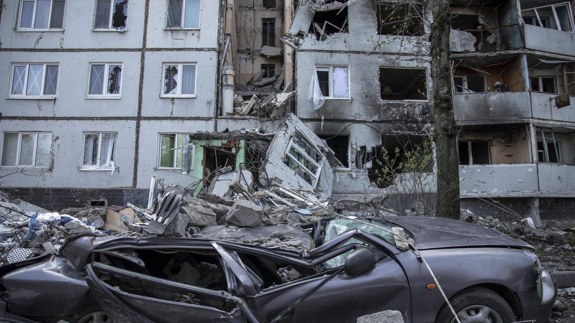 Zerstörungen in der ukrainischen Stadt Charkiw nach einem Beschuss durch russische Truppen