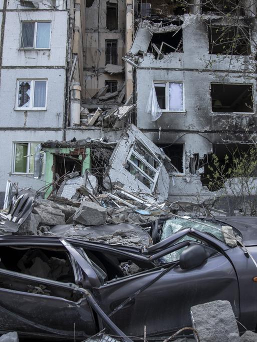Zerstörungen in der ukrainischen Stadt Charkiw nach einem Beschuss durch russische Truppen
